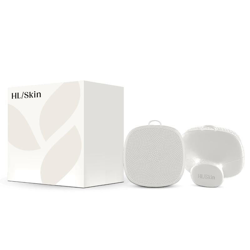 Cleansing Silicone Brush and packaging, designed for deep skin cleansing and gentle exfoliation, dimensions 6.7 x 6.7 x 4cm.